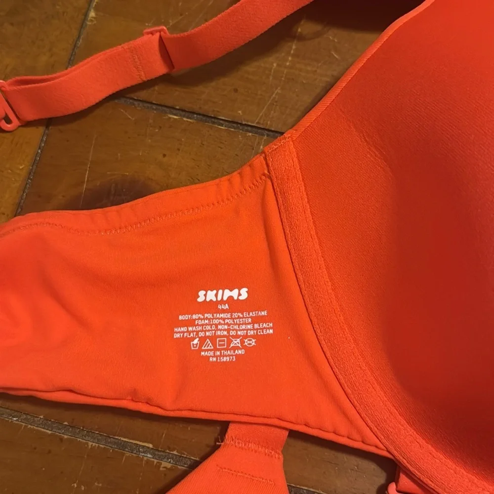 SKIMS Sculpted Underwire Bra - Coral Red 44a New